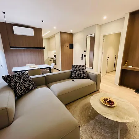 Two Steps Luxury Apartment *